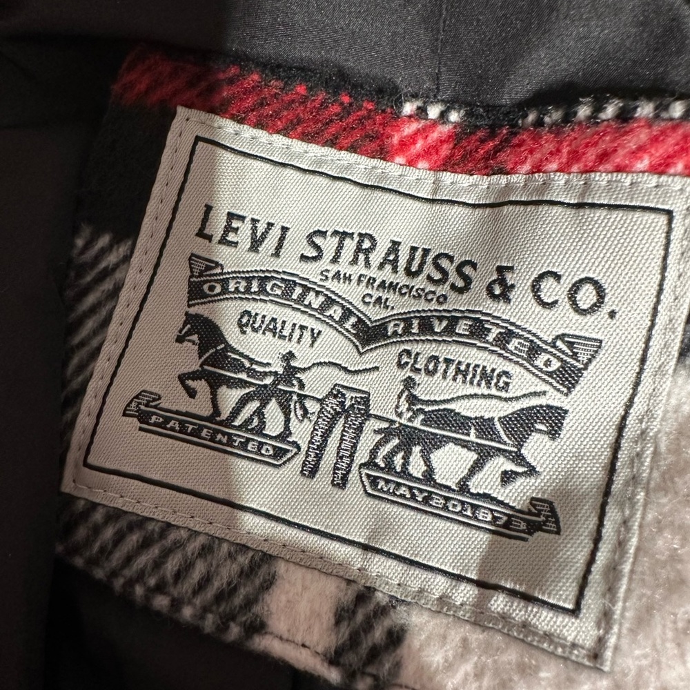 Women’s Levi’s jacket - Picture 3 of 4